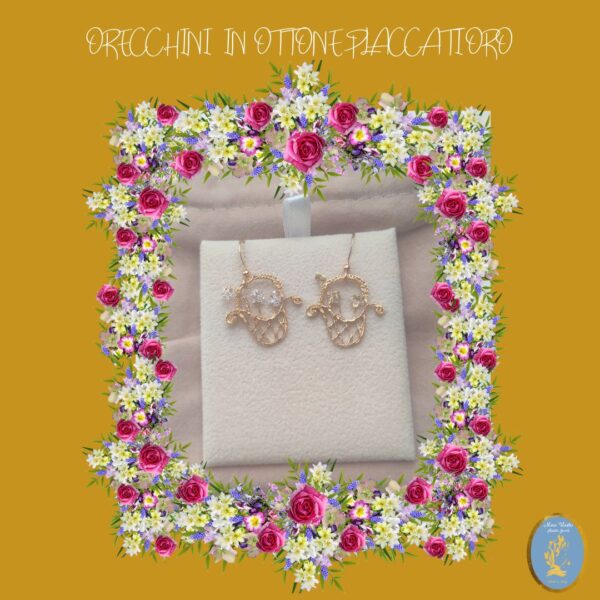 Orecchini floreali in ottone placcati oro \  Gold-plated brass floral earrings