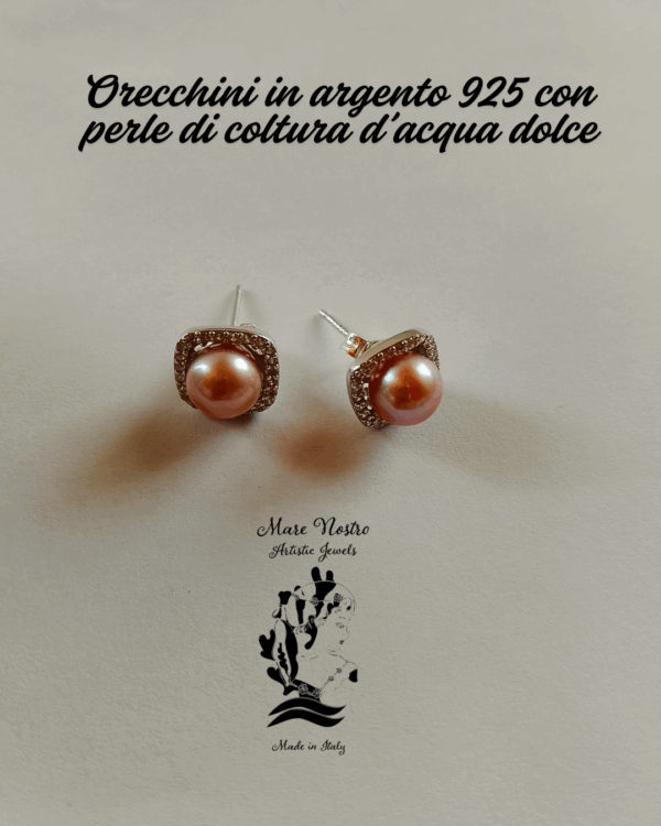 Orecchini con perle di coltura d’acqua dolce su base d’argento 925 e zirconi / Mauve Round Freshwater Cultured Pearl Earrings on Rhodium-Plated 925 Silver Base and Zirconia