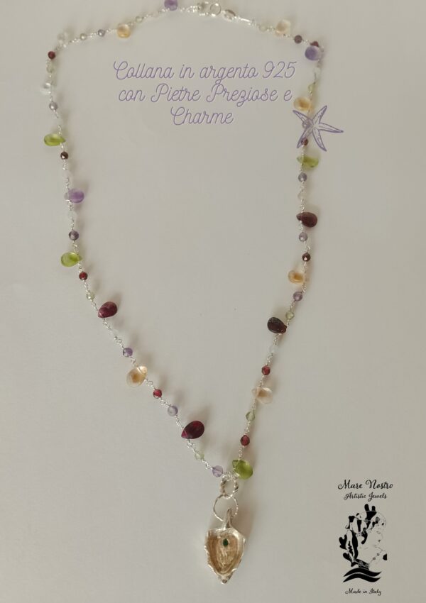 Collana fantasia in argento con pietre preziose e charm